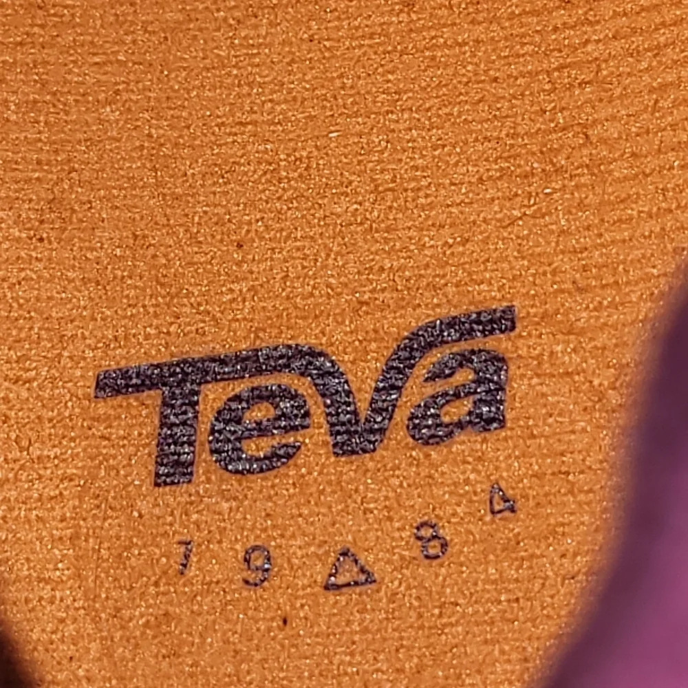 TEVA ReEmber Puffer Booties Purple EUC Sz 6
